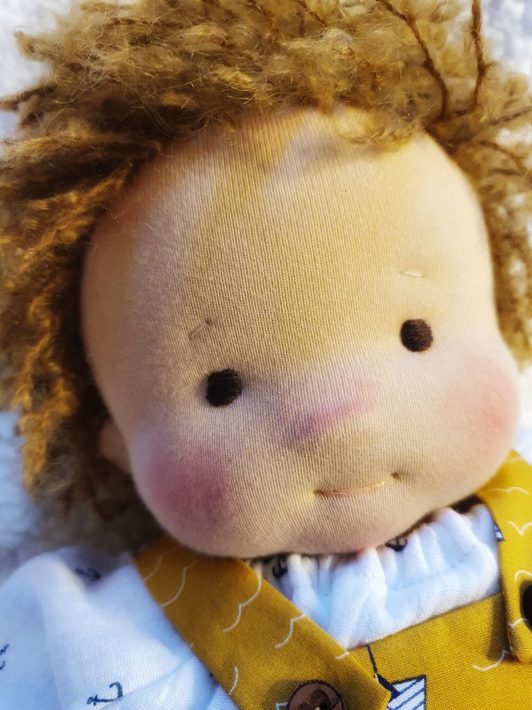 Stoffpuppe Waldorf-Art Junge mit Kleidung, Schuhen